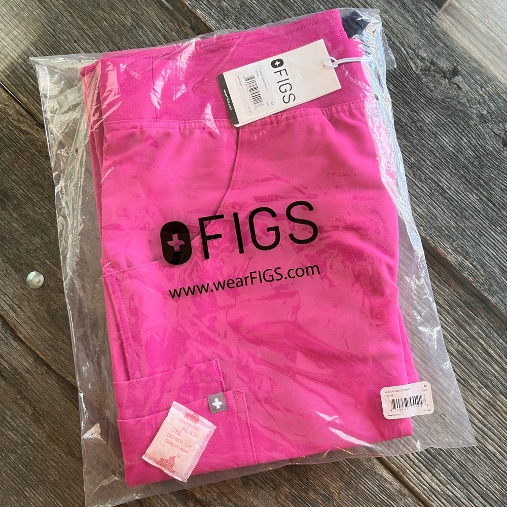 FIGS Kade Cargo Scrub Pants in Limited Edition Electric Orchid- M, NWT